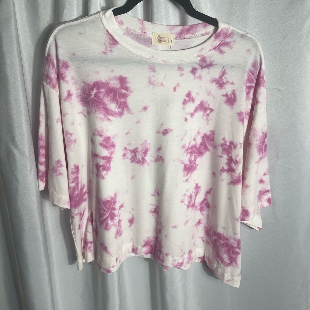 If She Loves Tie-Dye Pink and White Women's Top NWT Size L Casual T-Shirt